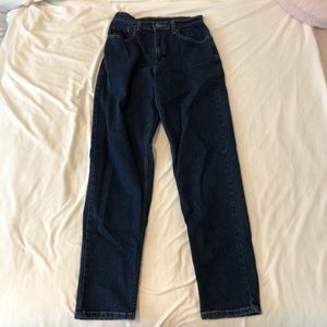 dark wash levi’s mom jeans
